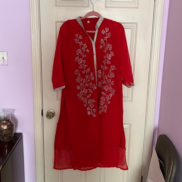 Embroidered red Kurta - Picture 1 of 2